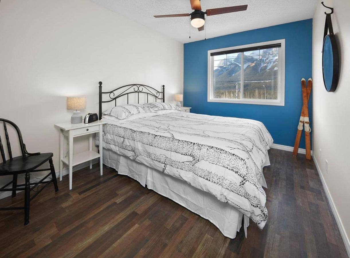 Вилла Mountain Gate - Pet Friendly 2Br W Mountain Views And Open Hot Tub Канмор Экстерьер фото