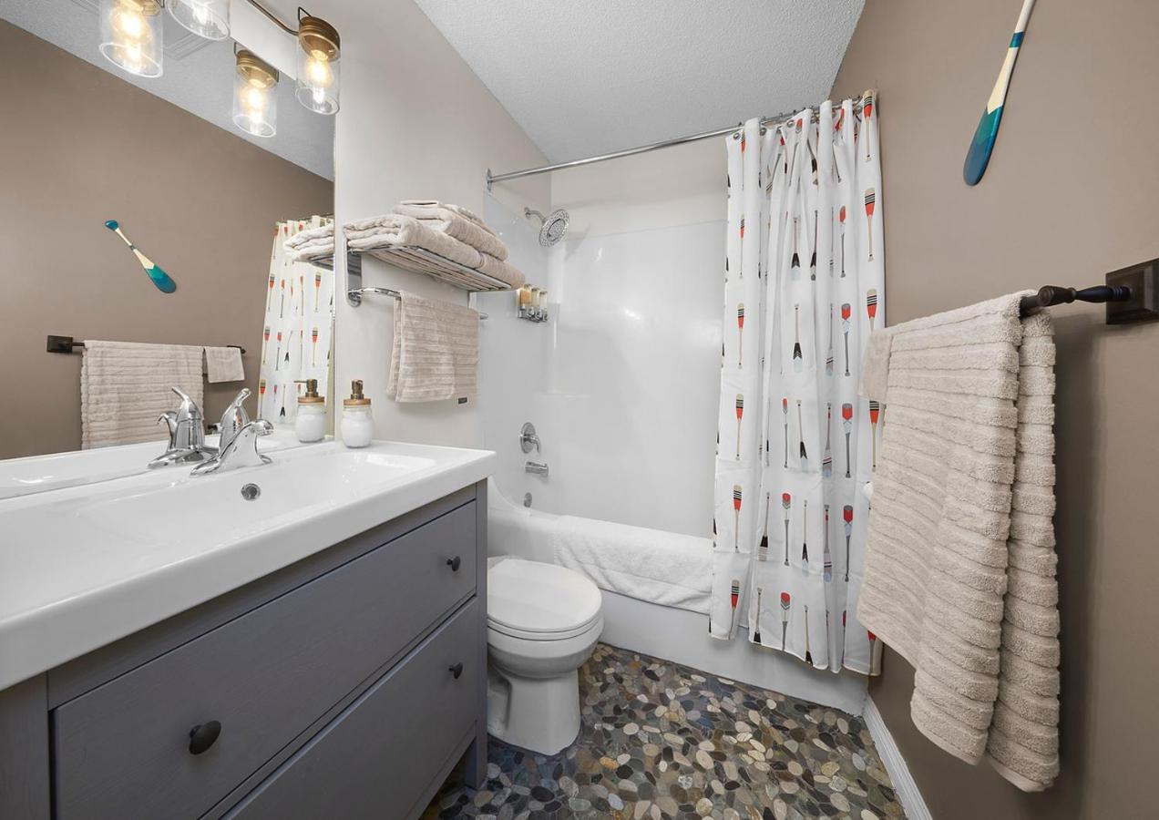 Вилла Mountain Gate - Pet Friendly 2Br W Mountain Views And Open Hot Tub Канмор Экстерьер фото